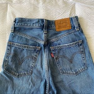 Levi’s ribcage straight size 23